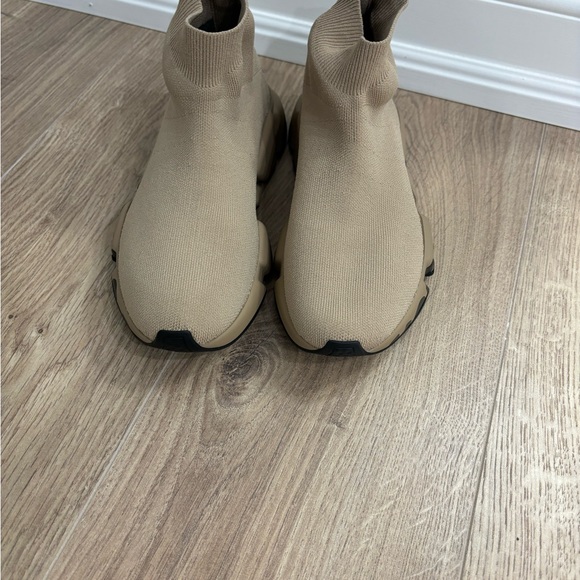 Brand new Authentic shoes - Picture 2 of 6